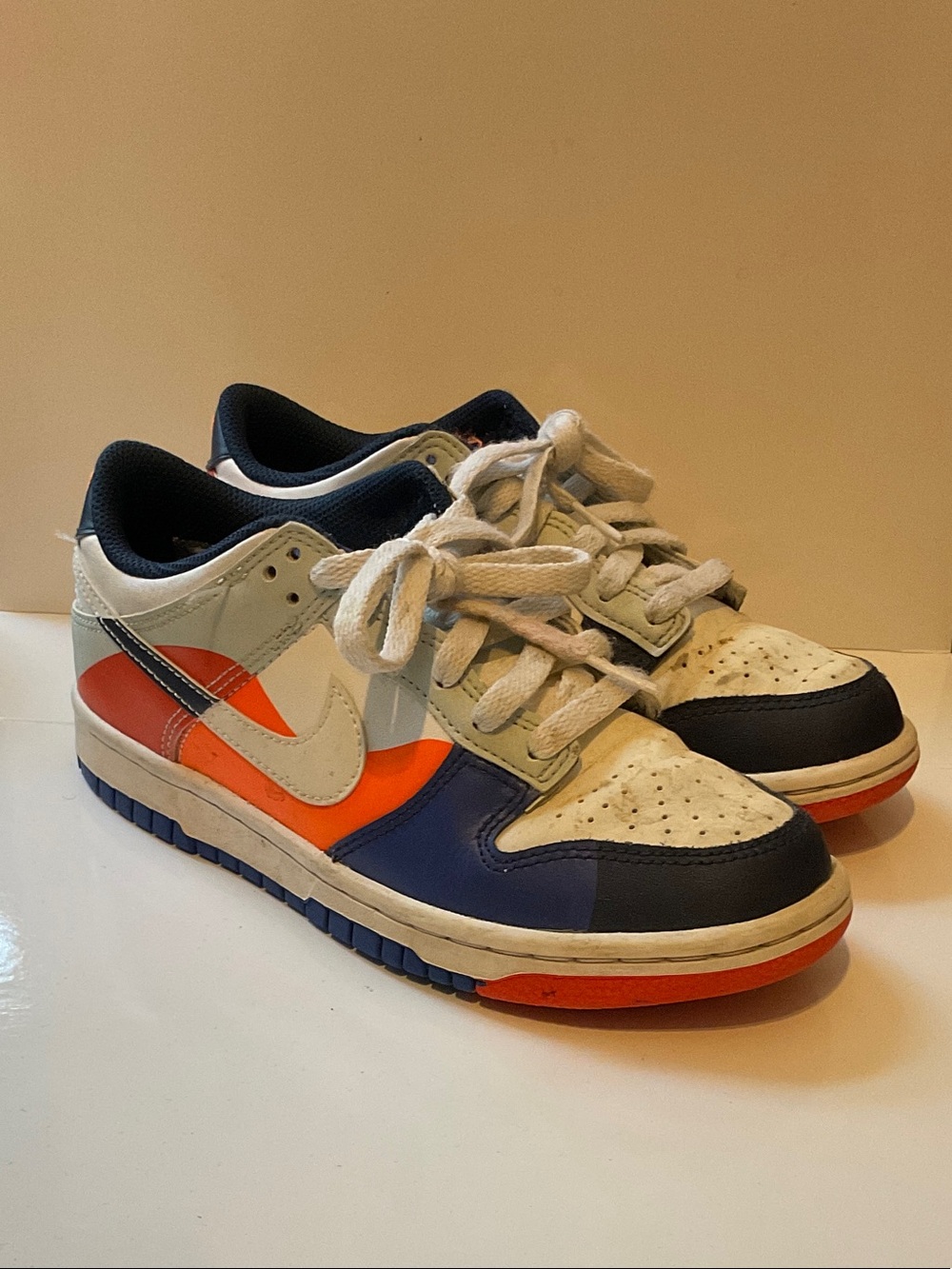 Nike Low Top Sneakers in White, Navy & Orange